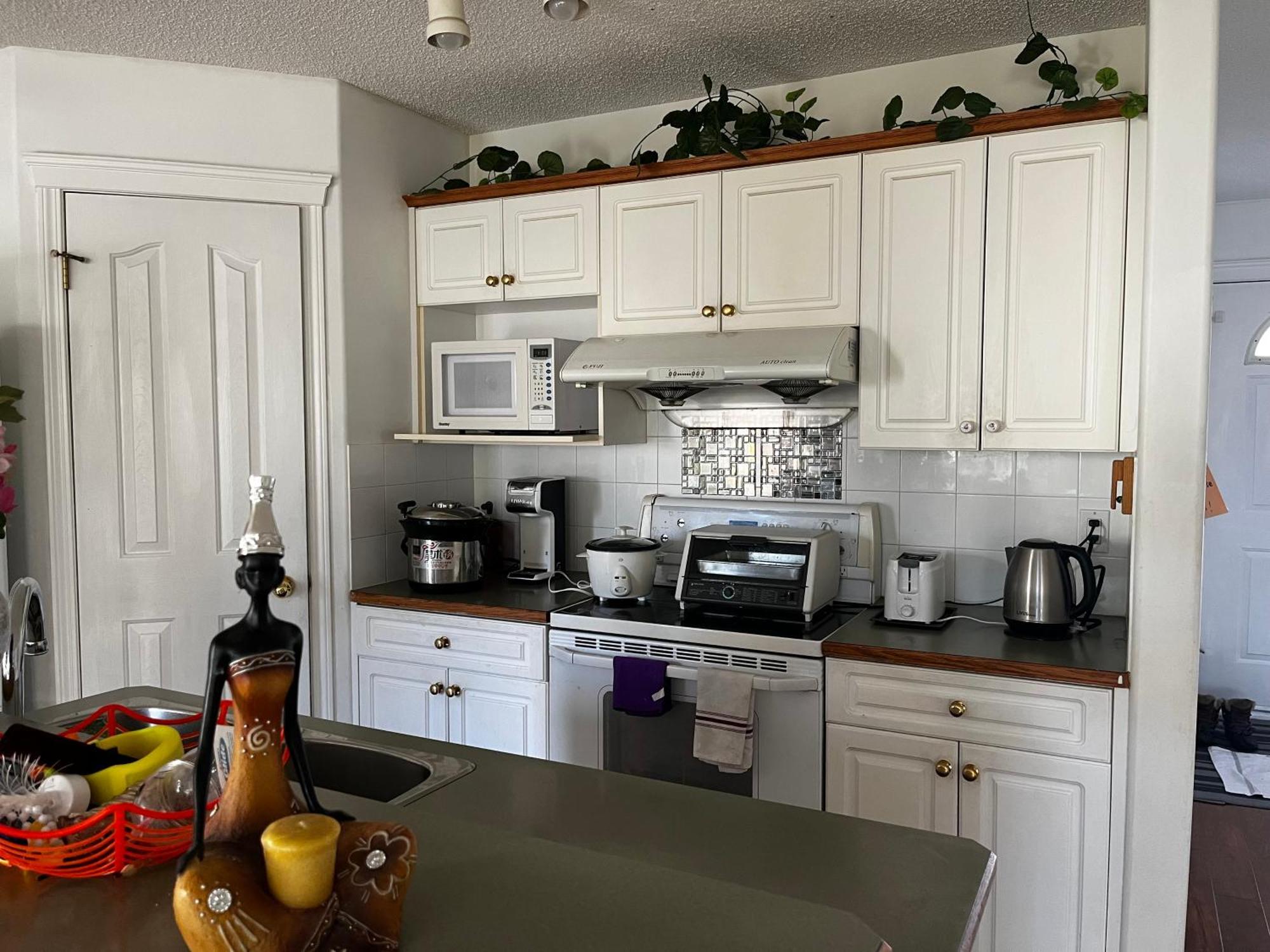Hidden Valley New Basement Suite With Private Bathroom! YYC Buitenkant foto