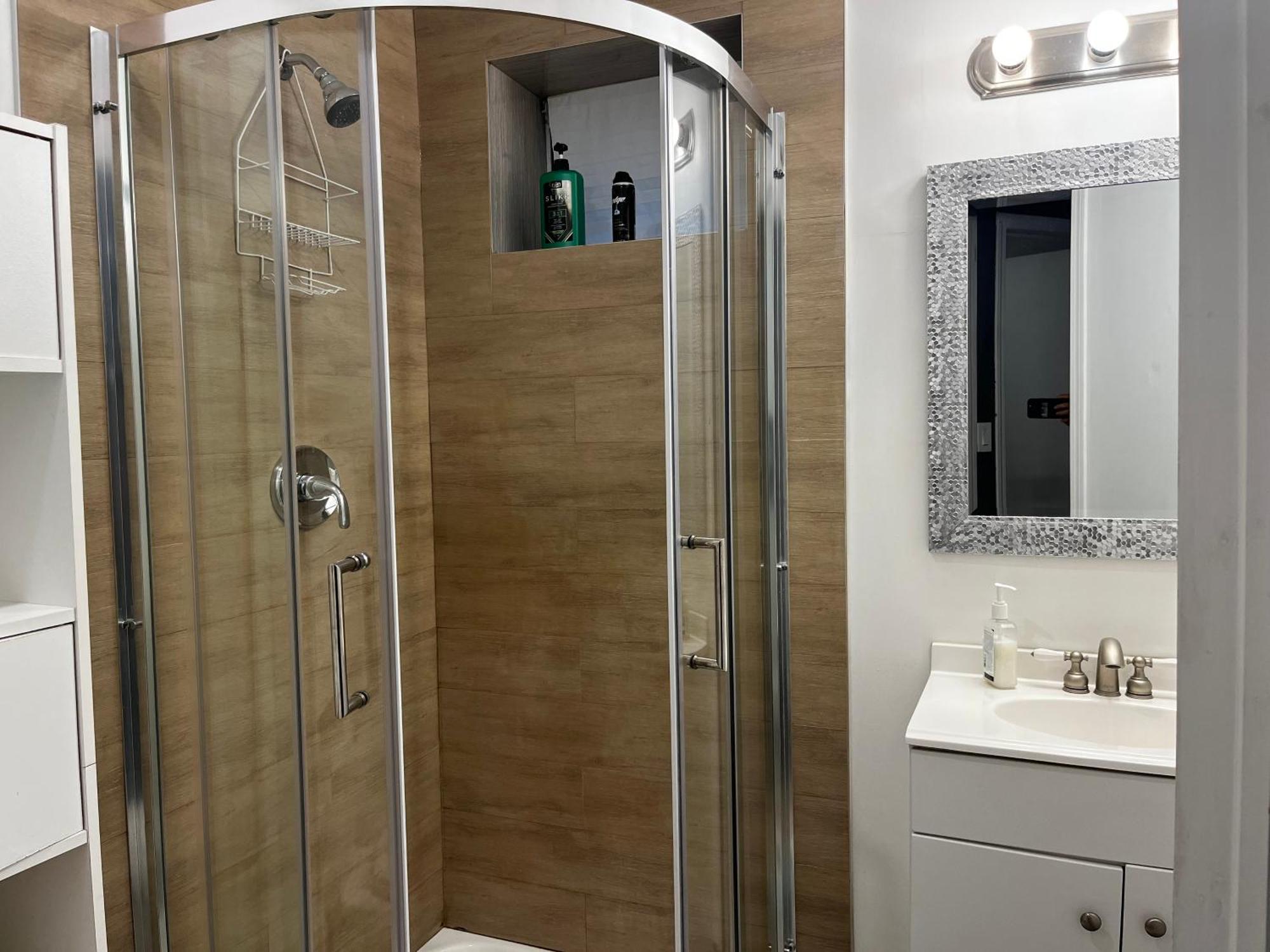 Hidden Valley New Basement Suite With Private Bathroom! YYC Buitenkant foto