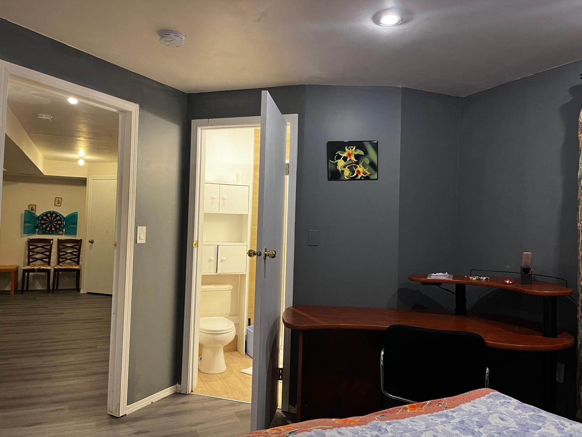 Hidden Valley New Basement Suite With Private Bathroom! YYC Buitenkant foto